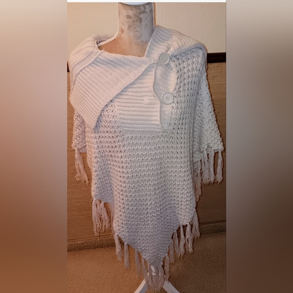 Say What?~White Neutral Waffle Knit Fringe Large Collar Poncho - Picture 16 of 16